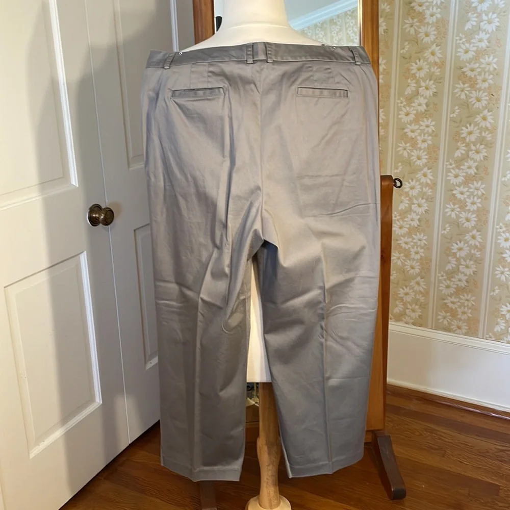 💕 Vintage Van-Heusen Stretch Capri size 12 Gray 💕 - Picture 7 of 7